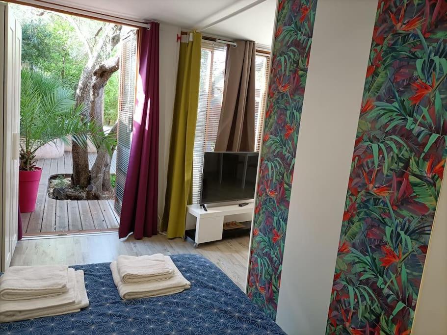 Appartamento Studio Jacuzzi Prive A 8 Min A Pied De La Plage La Ciotat Esterno foto