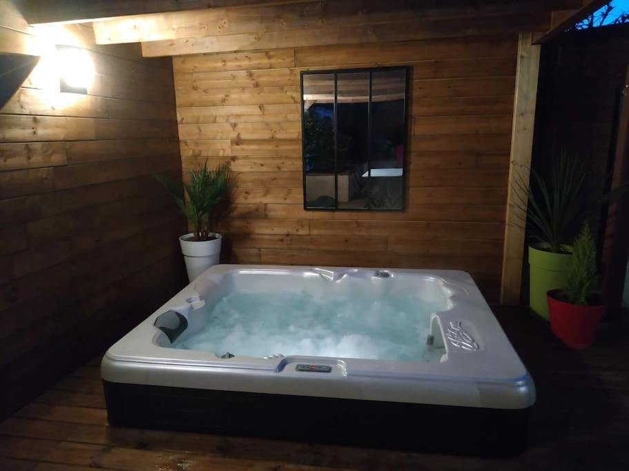 Appartamento Studio Jacuzzi Prive A 8 Min A Pied De La Plage La Ciotat Esterno foto