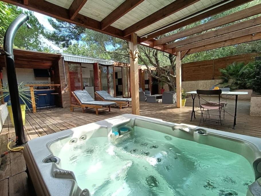 Appartamento Studio Jacuzzi Prive A 8 Min A Pied De La Plage La Ciotat Esterno foto